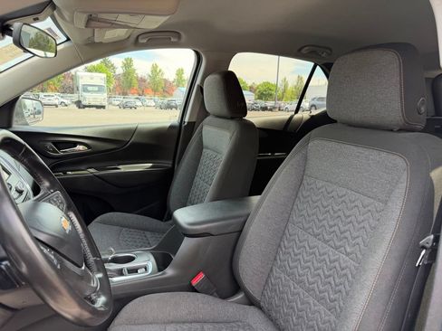 Used 2022 Chevrolet Equinox LT w/ Driver Convenience Package FWD image 16