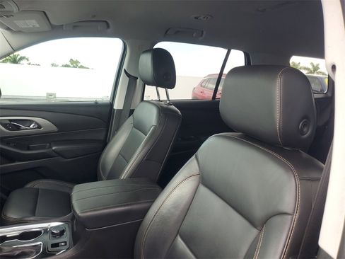 Used 2021 Chevrolet Traverse LT image 19