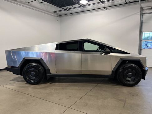 Used 2026 Tesla Cybertruck AWD Crew Cab image 2