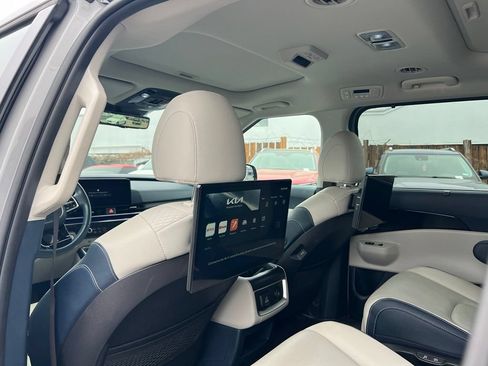 Used 2025 Kia Carnival SX Prestige FWD image 11
