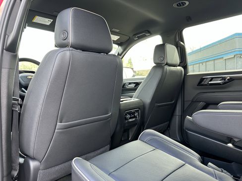 New 2025 Chevrolet Suburban Premier image 17