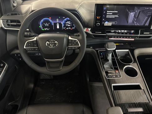 New 2026 Toyota Sienna XLE Woodland Edition AWD/4WD image 16