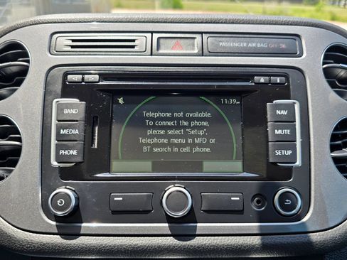 Used 2014 Volkswagen Tiguan SEL FWD image 35