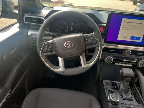 Certified 2025 Toyota Tacoma TRD Off-Road image 17