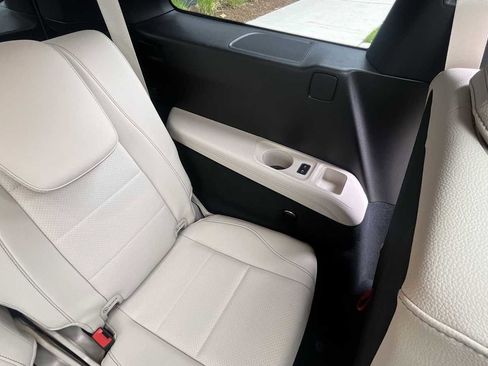 Certified 2025 Mercedes-Benz GLS 450 4MATIC image 36