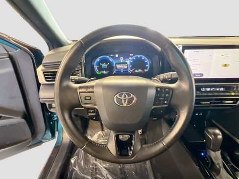 Used 2025 Toyota Camry XSE FWD image 11