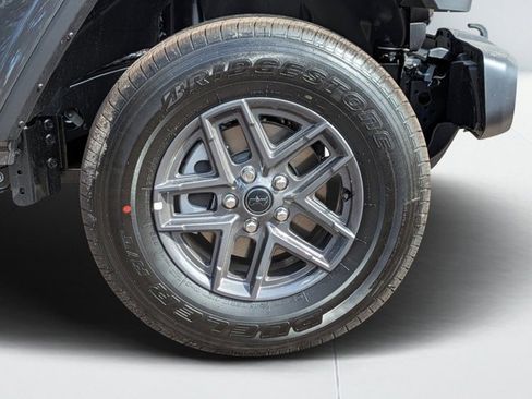 New 2025 Jeep Gladiator Sport image 10