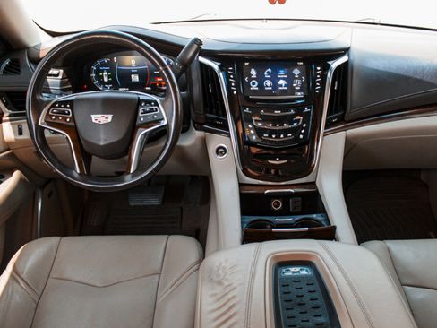 Used 2017 Cadillac Escalade ESV Premium Luxury AWD/4WD image 26