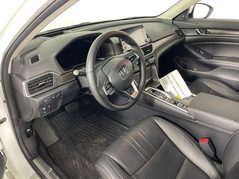 Used 2019 Honda Accord Touring image 3