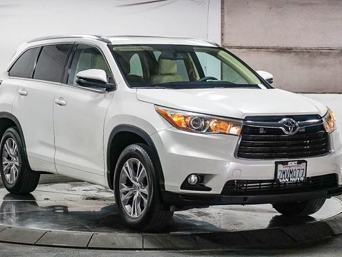 Used 2015 Toyota Highlander XLE FWD image 3