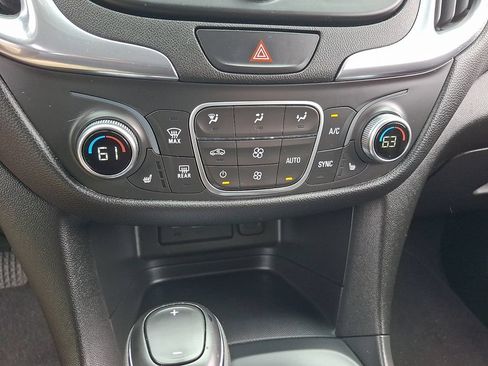 Used 2020 Chevrolet Equinox LT FWD image 18