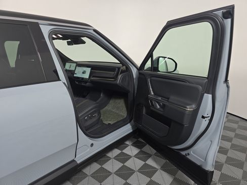 Used 2024 Rivian R1S Adventure AWD/4WD image 18