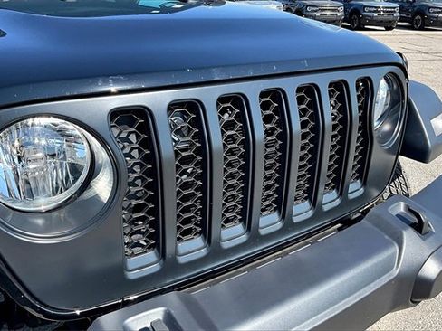 Used 2023 Jeep Gladiator Sport image 31