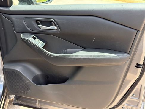 Used 2025 Nissan Rogue SV FWD image 14