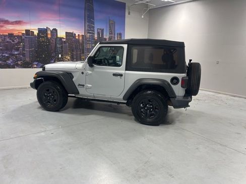 Used 2022 Jeep Wrangler Sport image 4