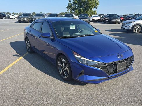 Used 2023 Hyundai Elantra SEL w/ Convenience Package FWD image 7