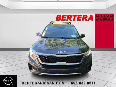 Used 2022 Kia Seltos EX AWD/4WD image 3