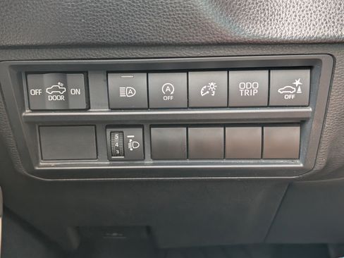 Used 2022 Toyota Tundra SR5 w/ SR5 Convenience Package image 14