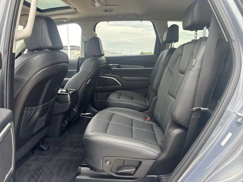 Used 2025 Kia Telluride EX w/ EX Captain's Chair Package FWD image 15