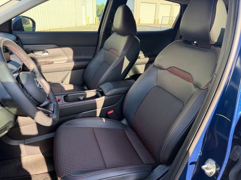 Used 2025 Nissan Kicks SR FWD image 10