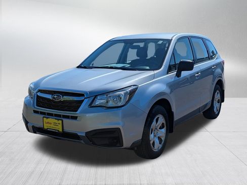 Used 2017 Subaru Forester 2.5i AWD/4WD image 3