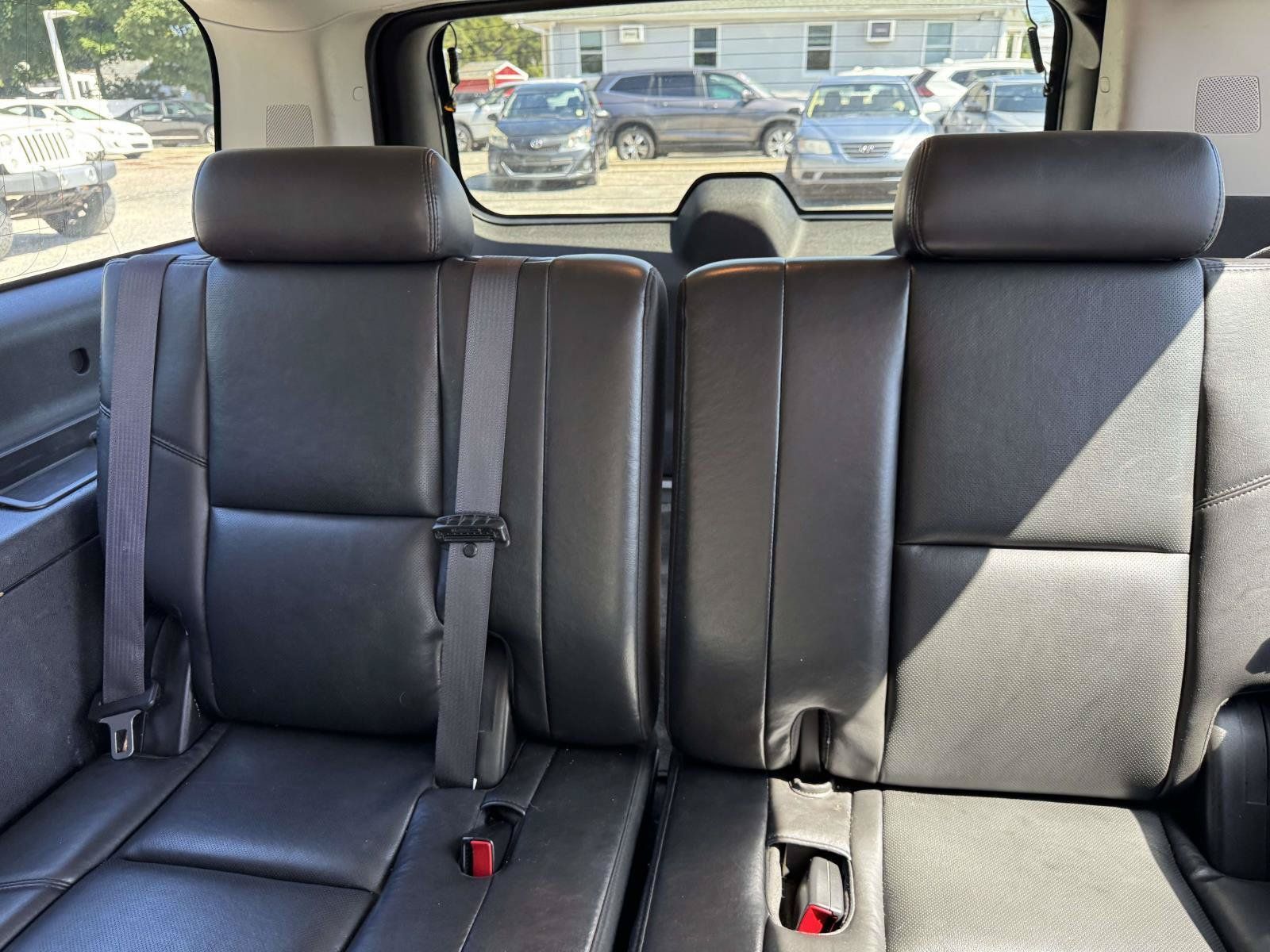 Used 2011 Cadillac Escalade ESV Luxury AWD/4WD image 10