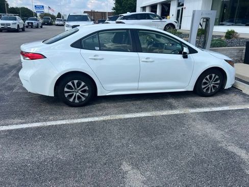 Used 2020 Toyota Corolla LE FWD image 2