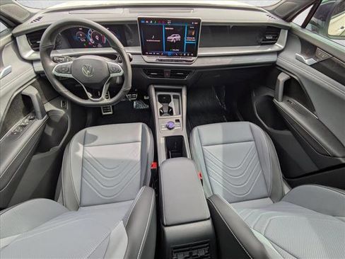 New 2026 Volkswagen Tiguan SE R-Line image 3