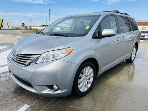Used 2016 Toyota Sienna XLE Premium image 34