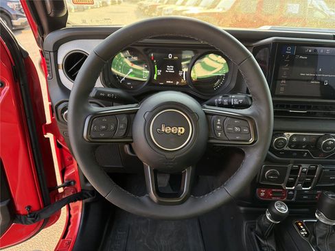 Used 2025 Jeep Wrangler Willys image 22