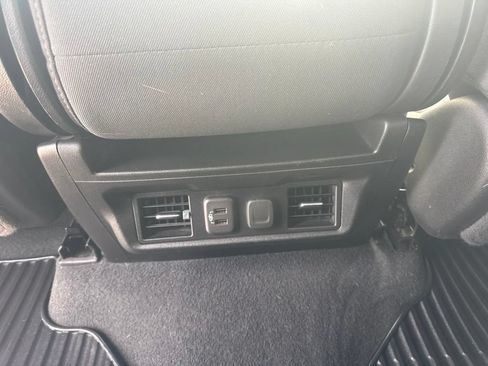 Used 2022 Chevrolet Silverado 1500 LT AWD/4WD image 17