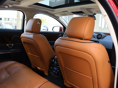 Used 2016 Jaguar XJ R-Sport image 39