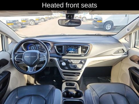 Used 2019 Chrysler Pacifica Touring-L image 35