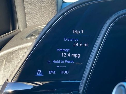 Used 2022 Cadillac Escalade Premium Luxury image 54