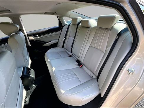 Used 2018 Honda Accord Touring image 18