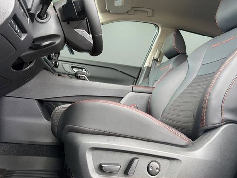 New 2026 Nissan Rogue SV AWD/4WD image 23