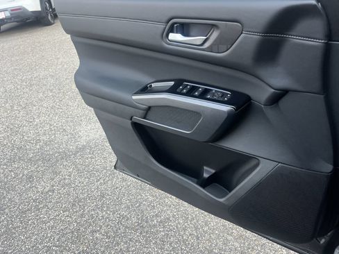 New 2026 Nissan Pathfinder SL w/ SL Premium Package FWD image 14