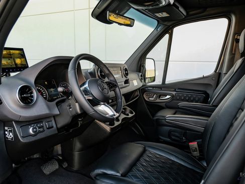Used 2025 Mercedes-Benz Sprinter 3500 image 33