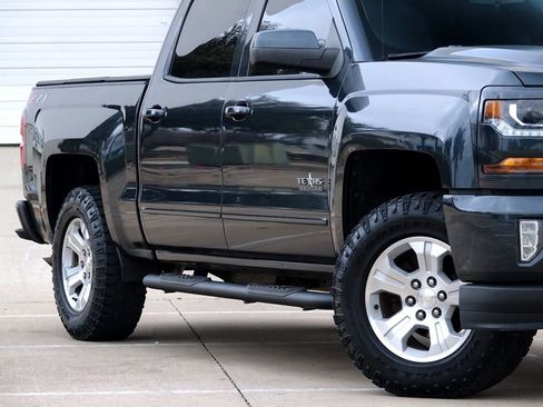 Used 2018 Chevrolet Silverado 1500 LT w/ Texas Edition image 17