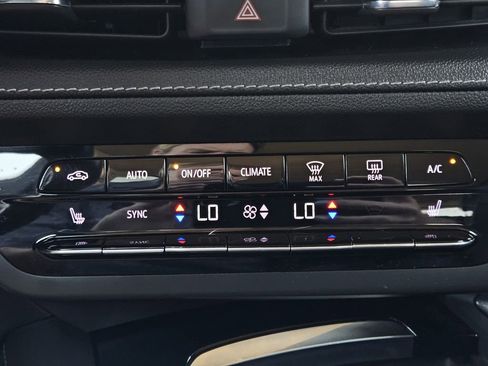 Used 2022 Buick Envision Essence w/ Technology Package I image 23