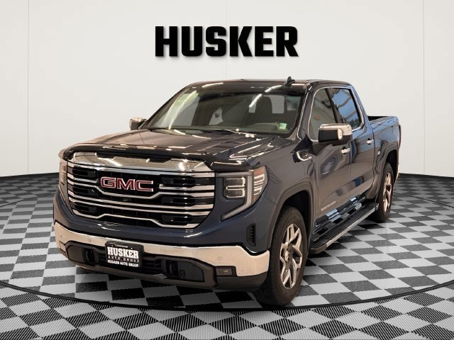 Used 2022 GMC Sierra 1500 SLT w/ SLT Premium Plus Package AWD/4WD image 13
