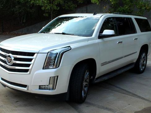 Used 2015 Cadillac Escalade ESV Luxury image 5