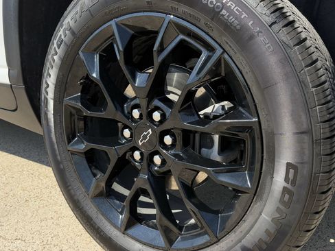 Used 2025 Chevrolet Traverse LT w/ Midnight/Sport Edition FWD image 11
