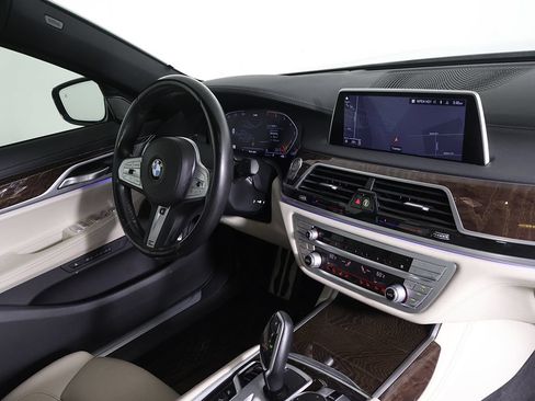 Used 2022 BMW 750i xDrive w/ M Sport Package AWD/4WD image 30