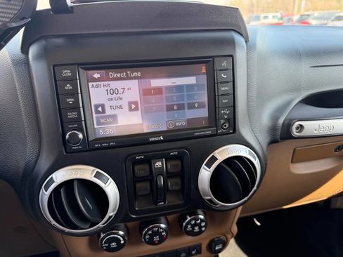 Used 2012 Jeep Wrangler Unlimited Sahara w/ Connectivity Group AWD/4WD image 22