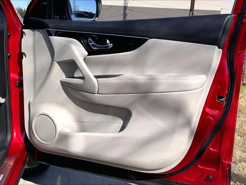 Used 2017 Nissan Rogue Sport SL w/ SL Premium Package image 23