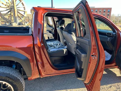 Used 2025 Toyota Tacoma TRD Off-Road image 10
