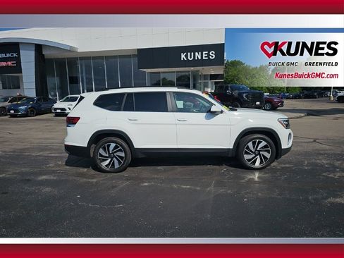Used 2025 Volkswagen Atlas SE AWD/4WD image 2