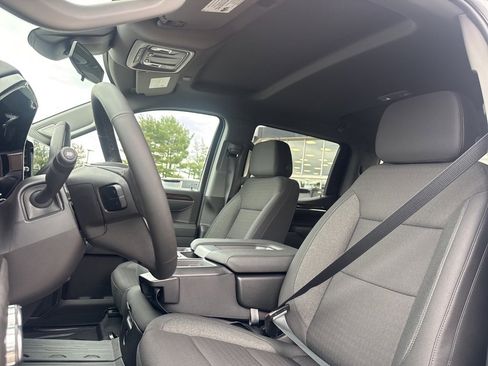 New 2026 GMC Sierra 1500 Elevation image 16