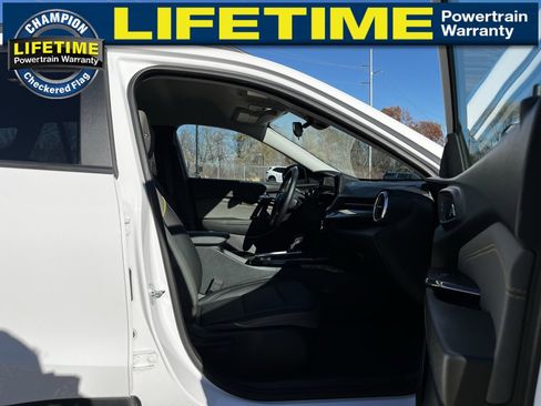 Used 2024 Chevrolet Trax ACTIV w/ Driver Confidence Package image 38